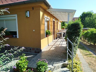 8220 Balatonalmádi Levendula utca  5 apartman szállás