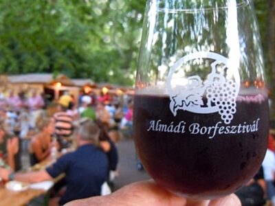 8220 Balatonalmádi Déryné u.4 apartman szállás