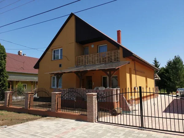 Kőröshegy apartman kiadó