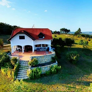 Pécsely apartman kiadó