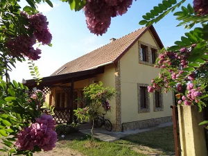 Pécsely apartman kiadó