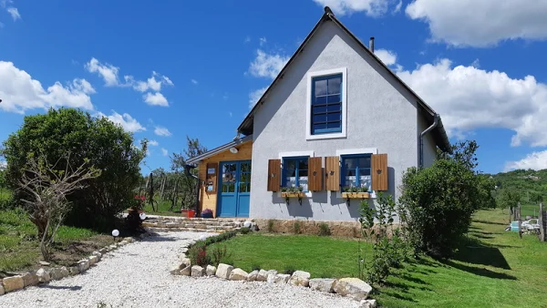 Pécsely apartman kiadó