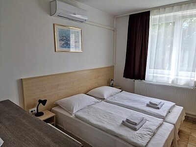 9400 Sopron Fraknói u 13. Bejárat a Mikes Kelemen u felől! apartman szállás