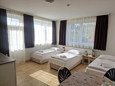 9400 Sopron Fraknói u 13. Bejárat a Mikes Kelemen u felől! apartman szállás