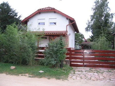 Tata apartman kiadó